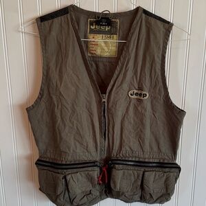 Vintage JEEP Olive Green Utility Vest Zippered Pockets Mesh Back Hunting Fishing